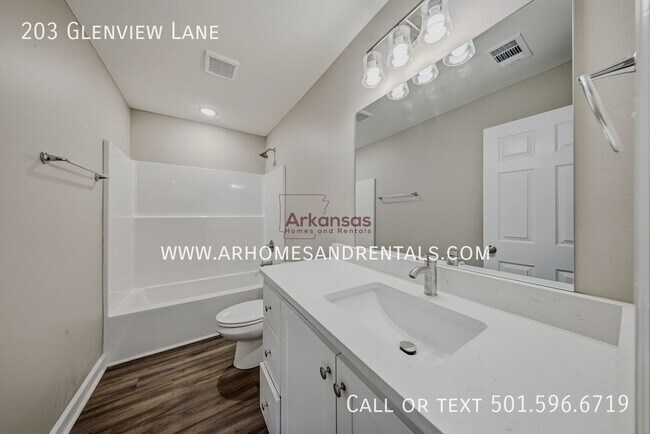 Building Photo - 203 Glenview Ln
