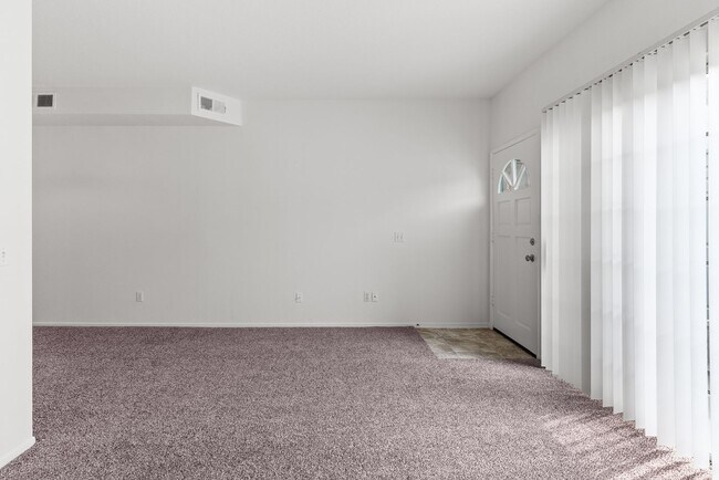 Interior Photo - 3485 Linden Ave