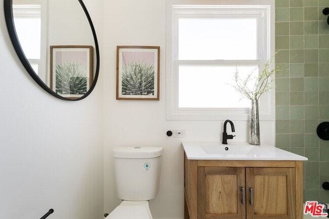 Building Photo - 5847 1/2 Ernest Ave