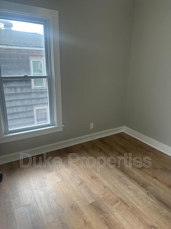 Building Photo - 5 Sheridan St