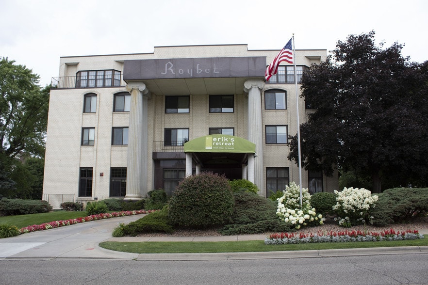 Building Photo - 3420 Heritage Dr