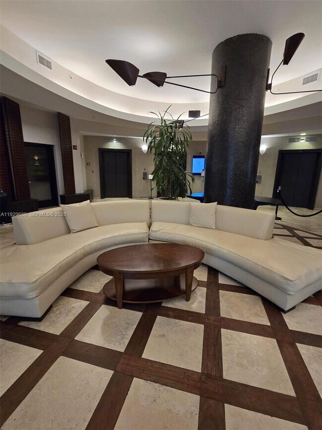 Building Photo - 1500 Bay Rd