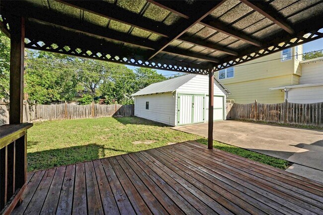 Building Photo - 5112 Caswell Ave