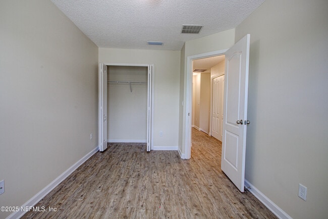 Building Photo - 417 Oasis Ln