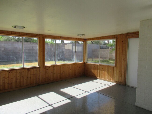 Building Photo - Spacious 4 Bedroom Home in Convenient Mesa...