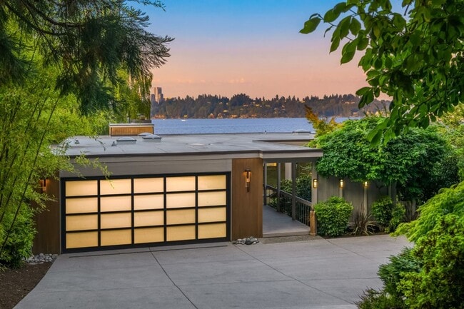 Building Photo - 3Bd/3.5Ba Mercer Island House