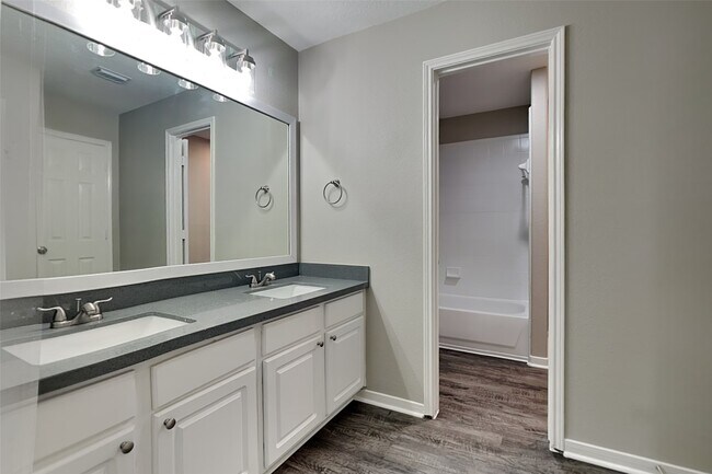 Building Photo - 12115 Carriage Oak Cir