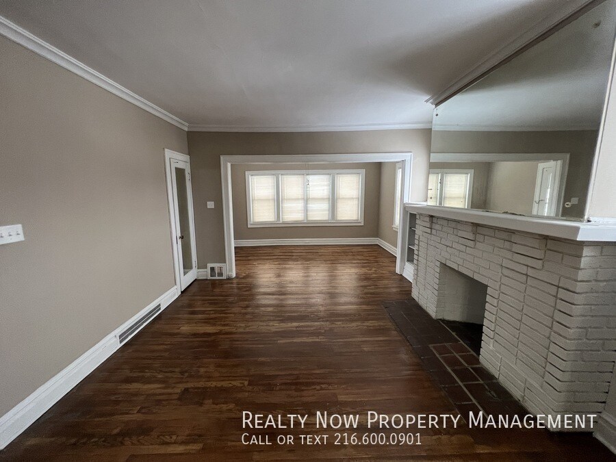 Building Photo - 3290 Desota Ave