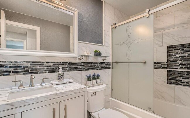 Building Photo - Incredible Tri-level home in Cherry Creek ...