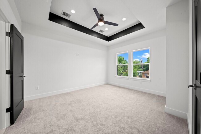 Building Photo - 4930 Chennault Rd