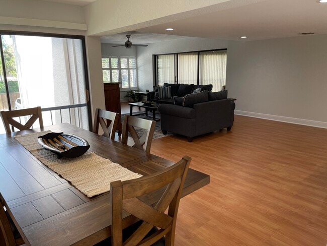 Building Photo - 1660 12 Oaks Way