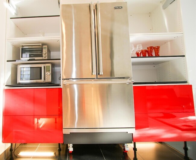 Building Photo - 661 Lake Wellington Dr