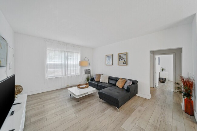 Primary Photo - 142 Bay Rd