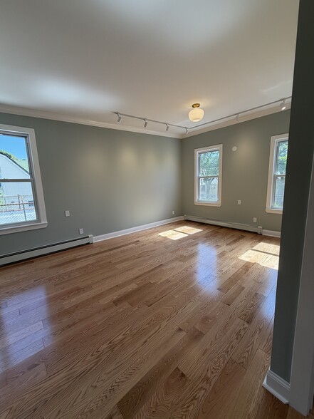 Building Photo - 5997 Riverdale Ave