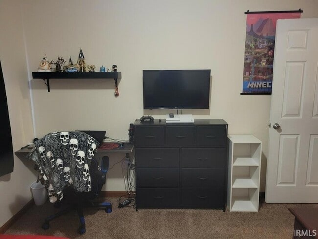 Building Photo - 613 Pines Ln