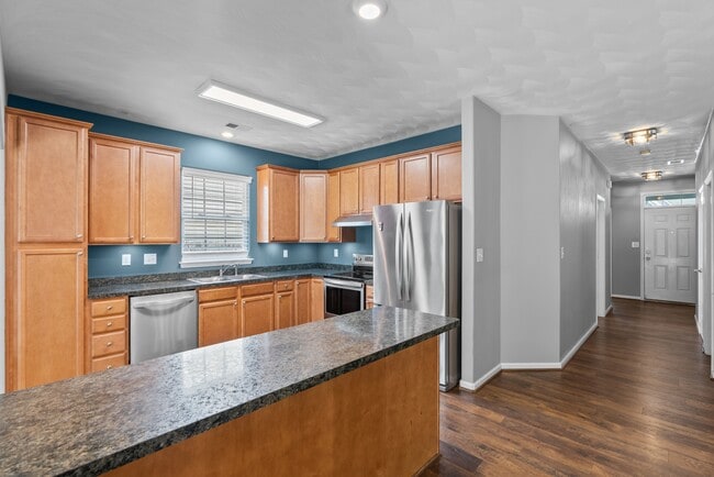 Building Photo - 2560 Golden Maple Dr