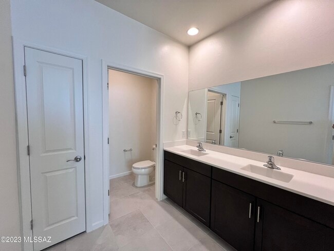 Building Photo - 12522 E Patch Dr
