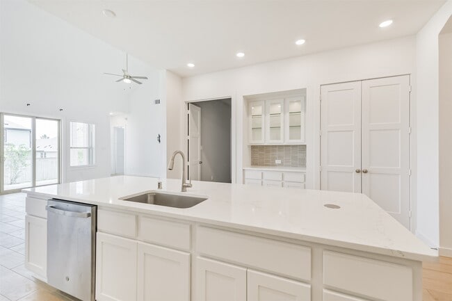 Building Photo - 27027 West Rustlers Bend