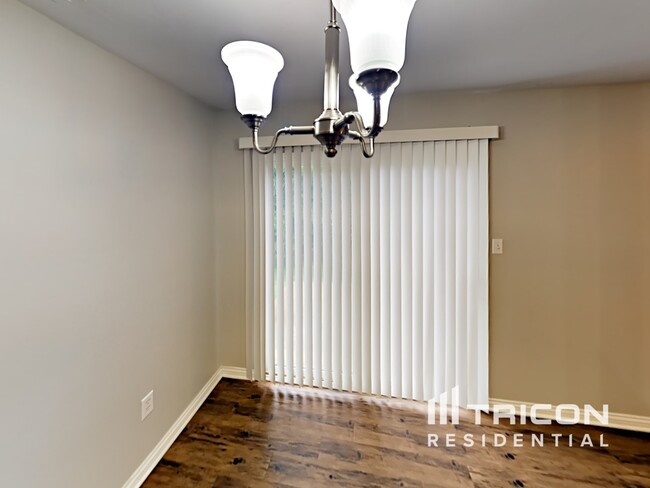 Building Photo - 928 Webb Dr