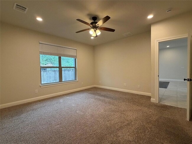 Building Photo - 206 Fairway Cir