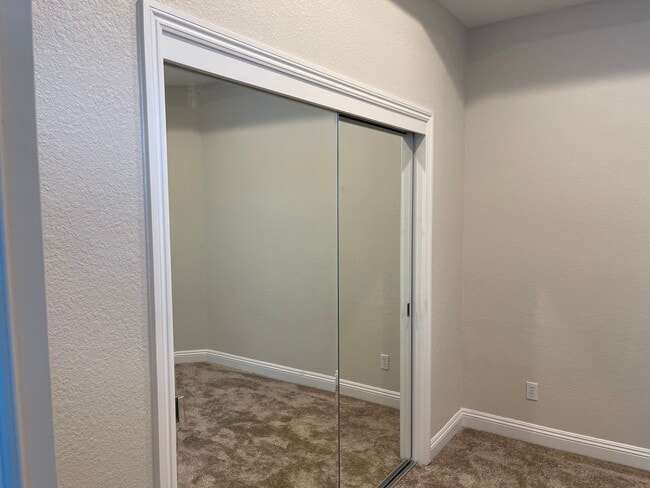 Building Photo - 5637 Darby Rd