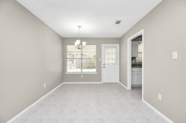 Building Photo - 14235 Bella Dr