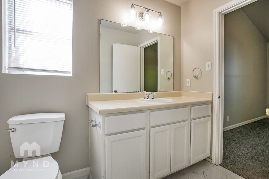 Building Photo - 6204 Duchess Dr