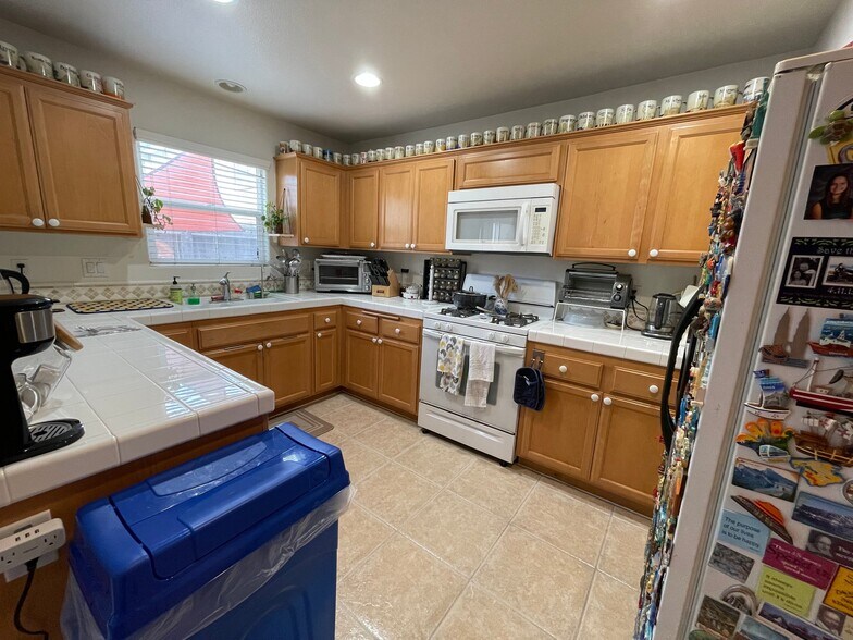 Building Photo - 265 Quail Cir