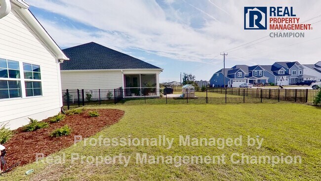 Building Photo - Spacious 4 BD Executive Home Loaded with U...