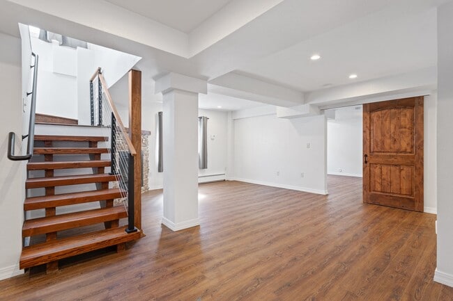 Building Photo - 6 W Brookside St