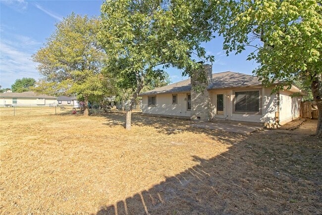 Building Photo - 914 Garden Meadow Dr