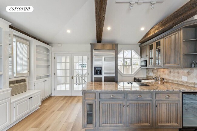 Building Photo - 710 Montauk Hwy