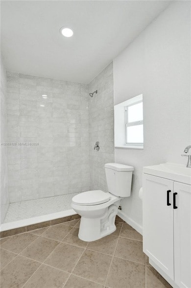 Building Photo - 2120-2122 Thomas Street Unit 2122