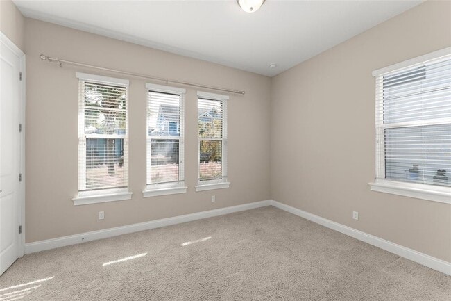 Building Photo - 13833 Behring Ave