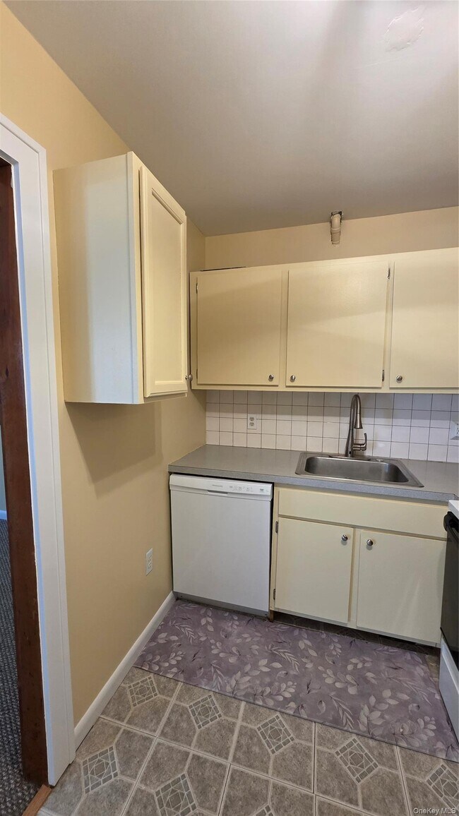Building Photo - 47 Scarborough Ln