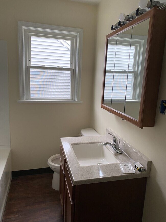 Building Photo - 115 S Beverly Ave