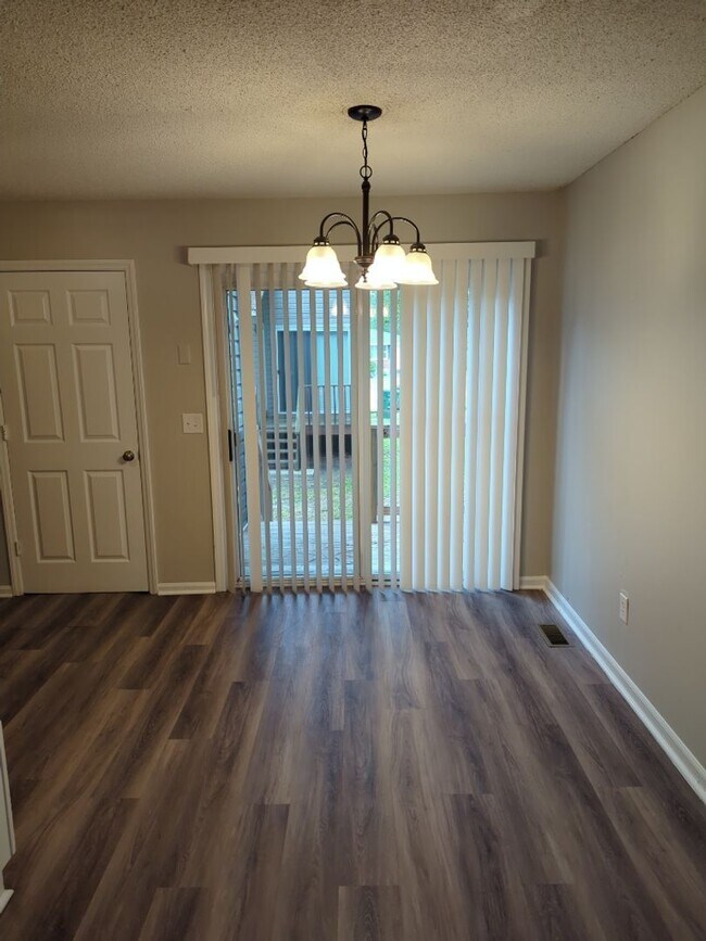 Building Photo - Coming Soon!!! Located near Columbia Airport
