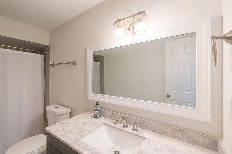 Building Photo - 3530 Chatelaine Blvd