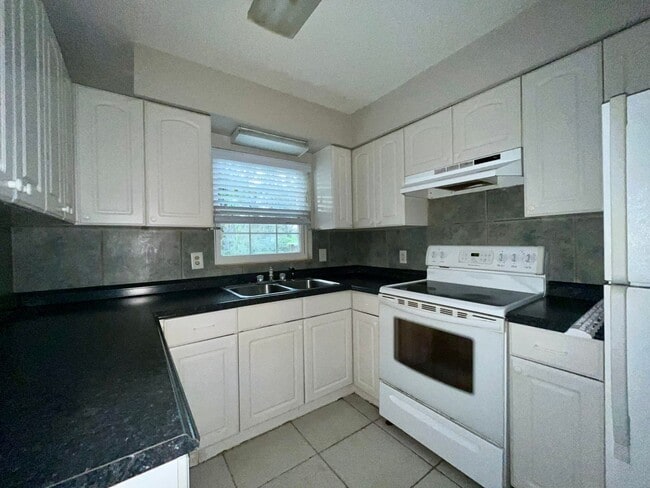 Building Photo - 3029 Sleepy Hill Rd