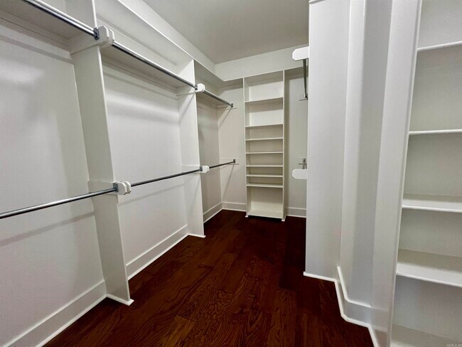 Building Photo - 9741 Meadow Creek Dr
