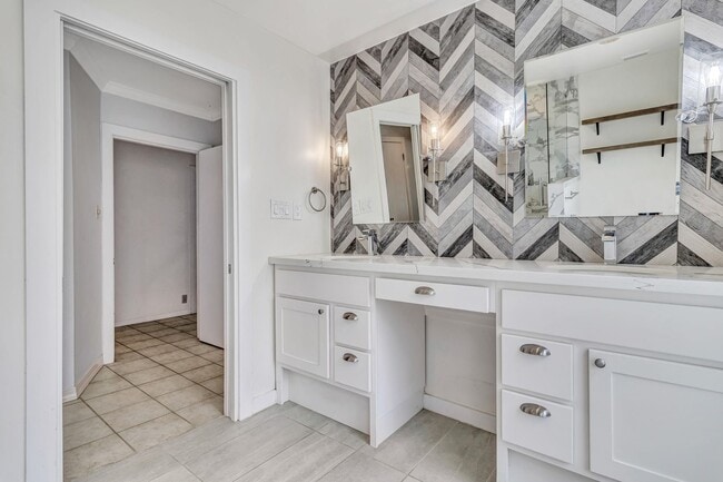 Building Photo - 3-BEDROOM IN ALAMO HEIGHTS W/ POOL