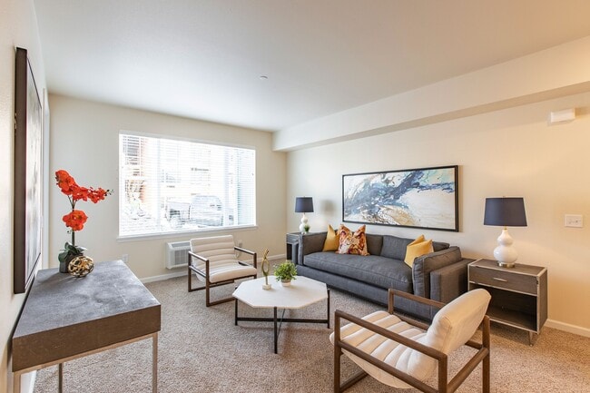 600 Riverside Living Room - 600 Riverside