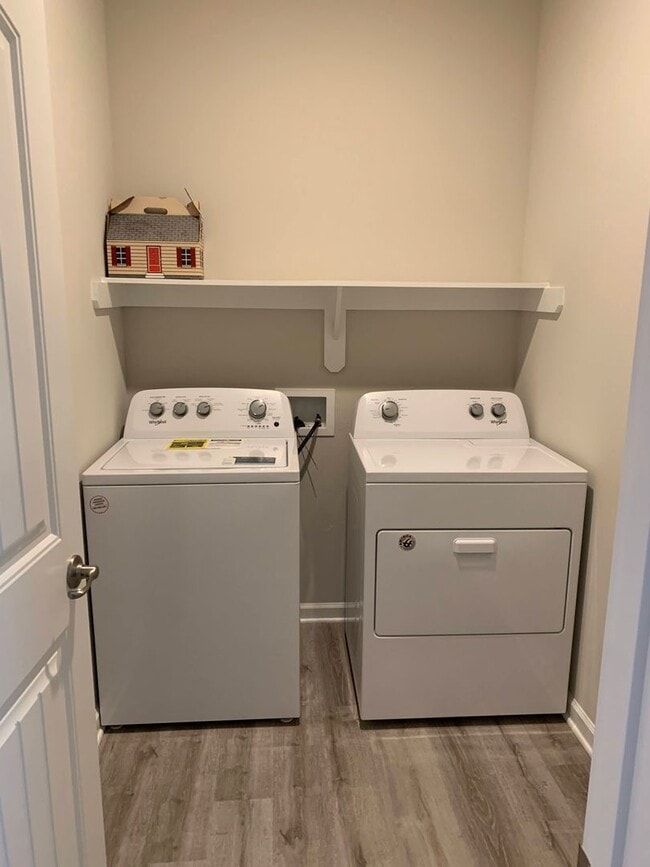 Building Photo - 4BR in Gonzales!