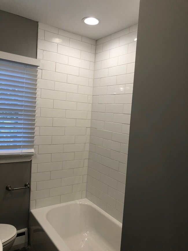 Building Photo - Beautiful Remodeled Ranch Home on 1/2 Acre...