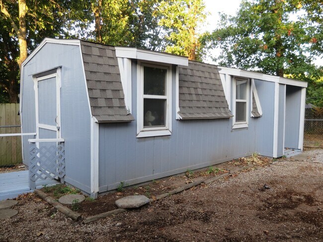 Building Photo - 17 Constance Cir