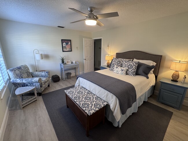 Building Photo - 3509b Avenida Madera