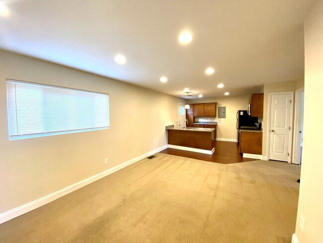 Building Photo - 32 Wyoming St