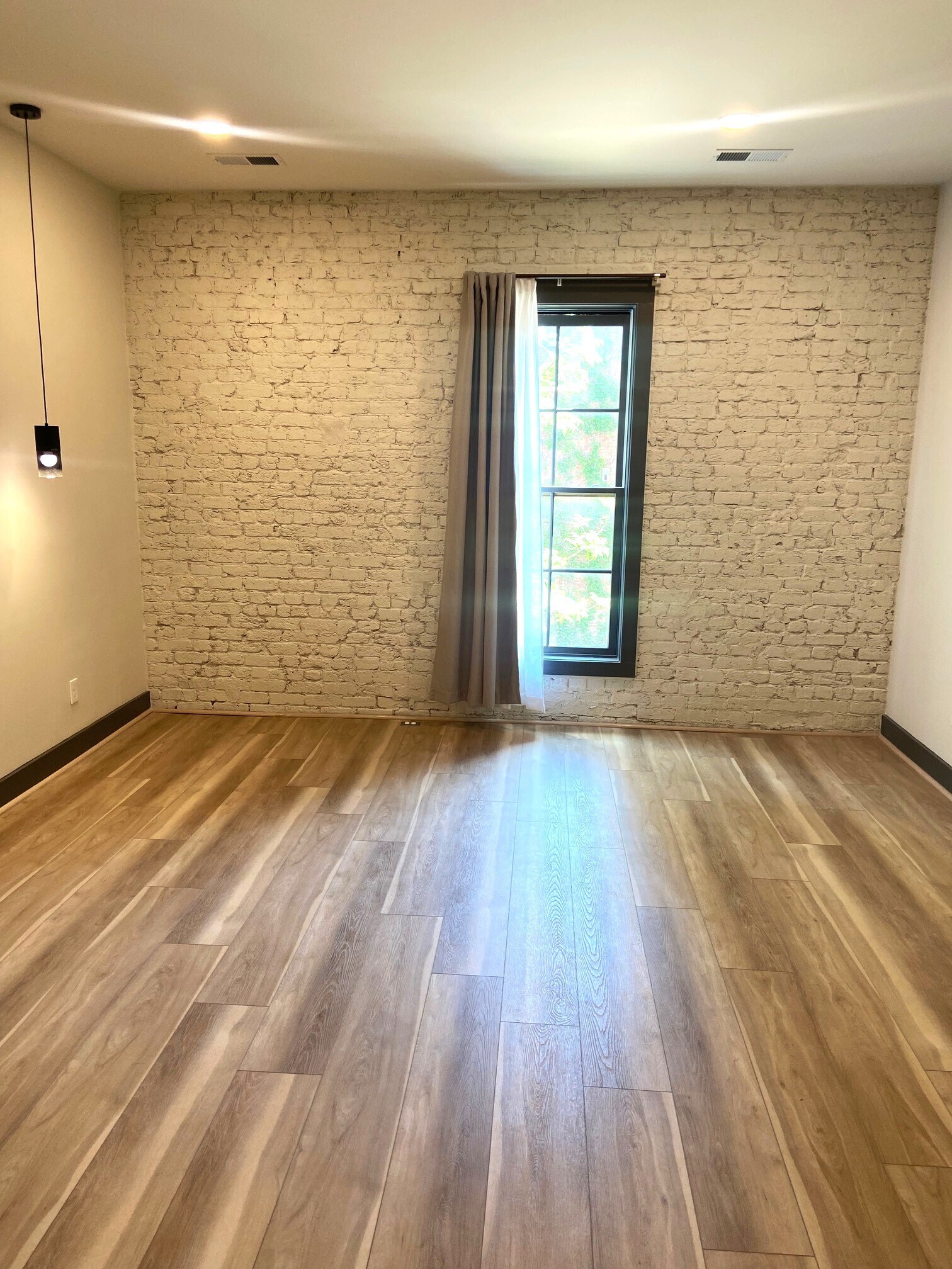 Building Photo - 2018 Morris Ave