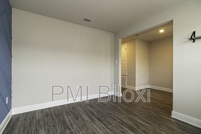 Building Photo - 6467 Eastland Cir