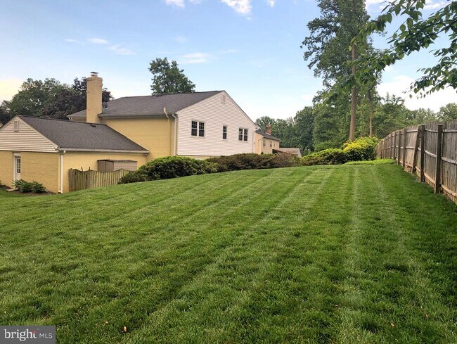 Building Photo - 7327 Yates Ct